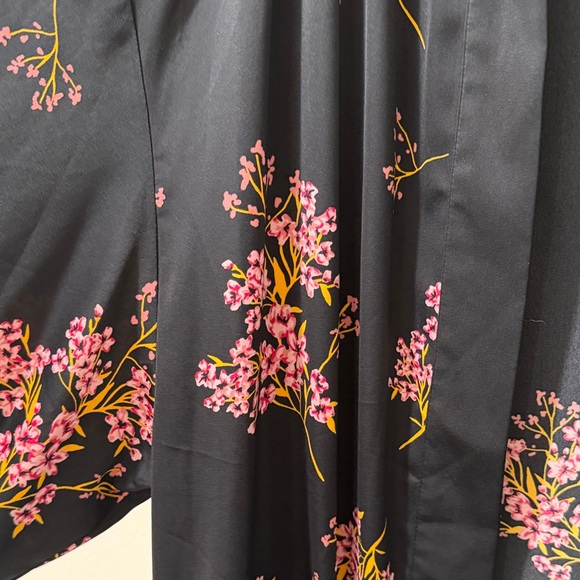 Who What Wear Black Robe with Pink Floral Design - Picture 5 of 8